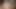 Verführerische brünette MILf masturbiert leidenschaftlich auf der treppe
