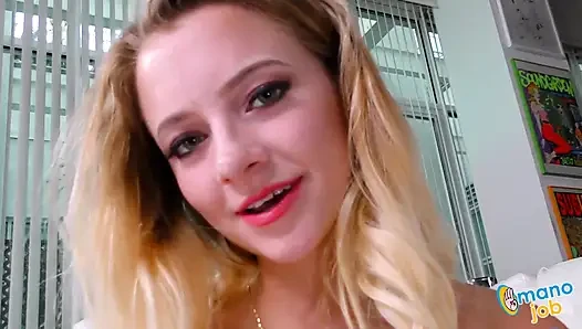 Die ruhige blonde riley star bettelt massive ladung auf ihr süßes gesicht
