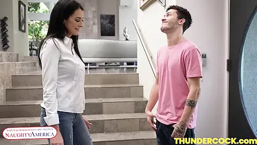 Sexy MILF Reagan Foxx fickt einen riesigen schwanz