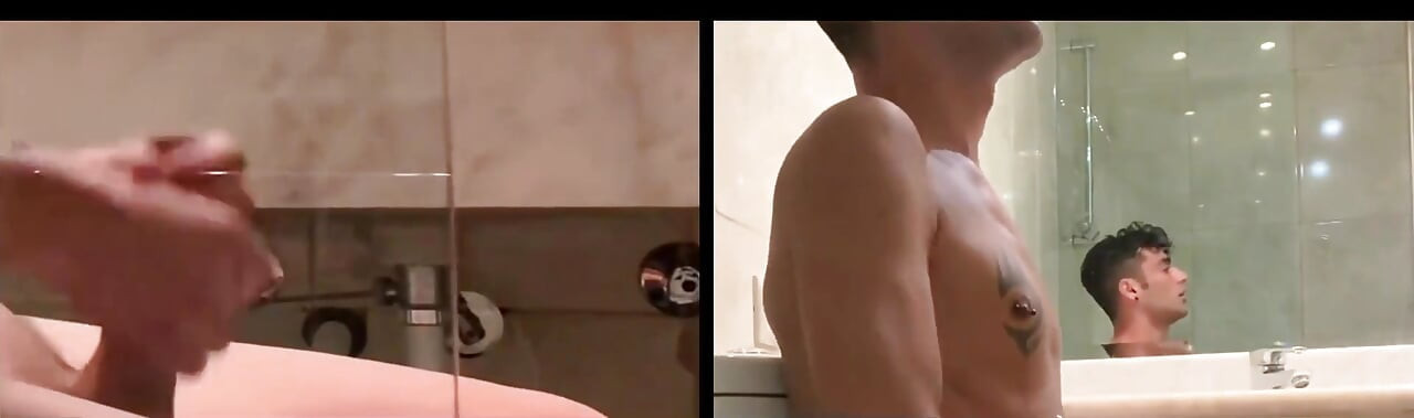 Two angles - kontol besar dan ekspresi wajah - ngocok kontol dan muncrat intens di kamar mandi