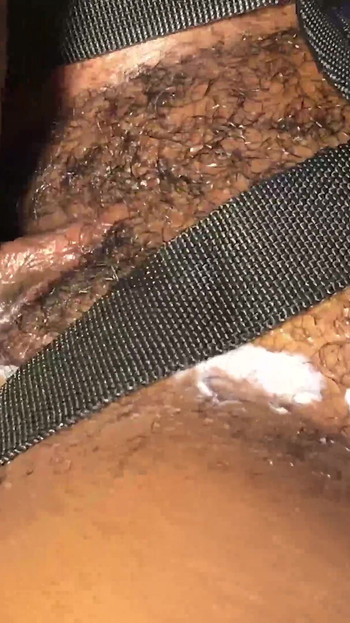 Imagine o que ela está vestindo - como posso resistir a isso