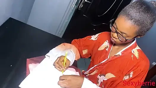 Utangaç inek büyük bir yarakla sert sikiliyor