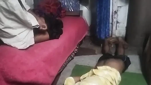 Bangladeşli eşcinsel oğlan delikli transeksüel kızı sikiyor