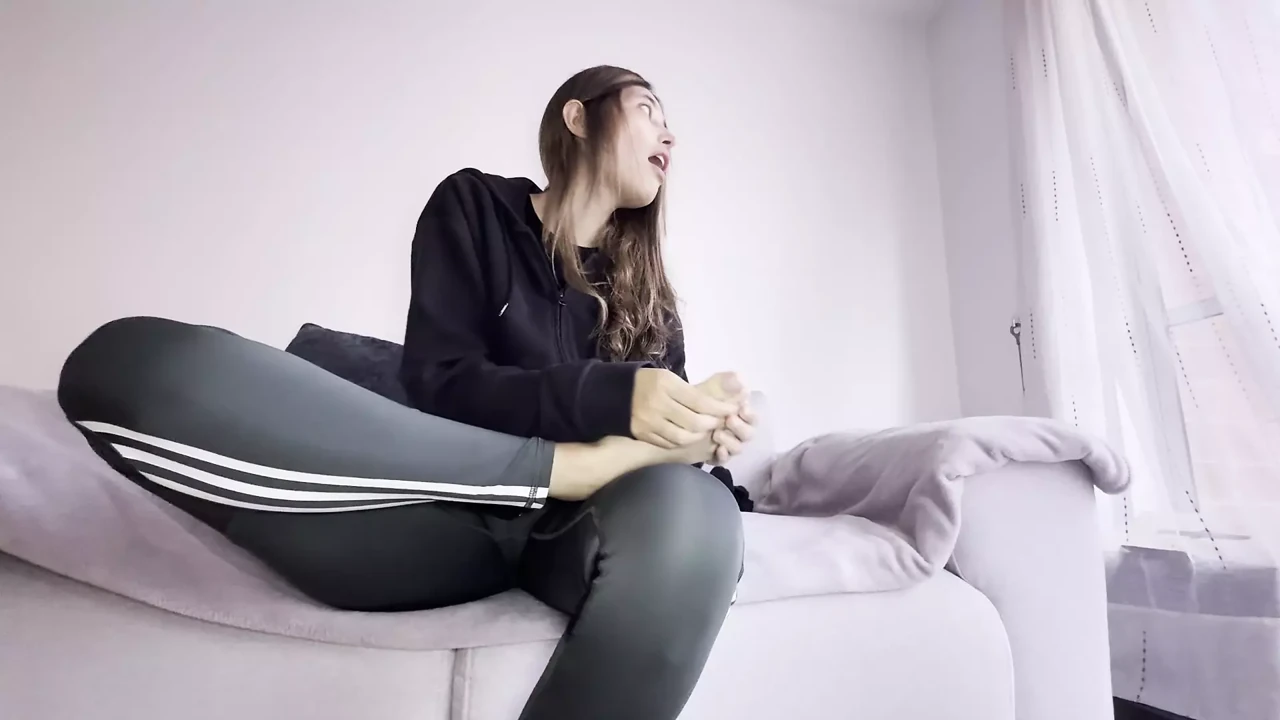 You Don’t Know How Excited It Is to Masturbate After Playing with My Big Smelly Feet