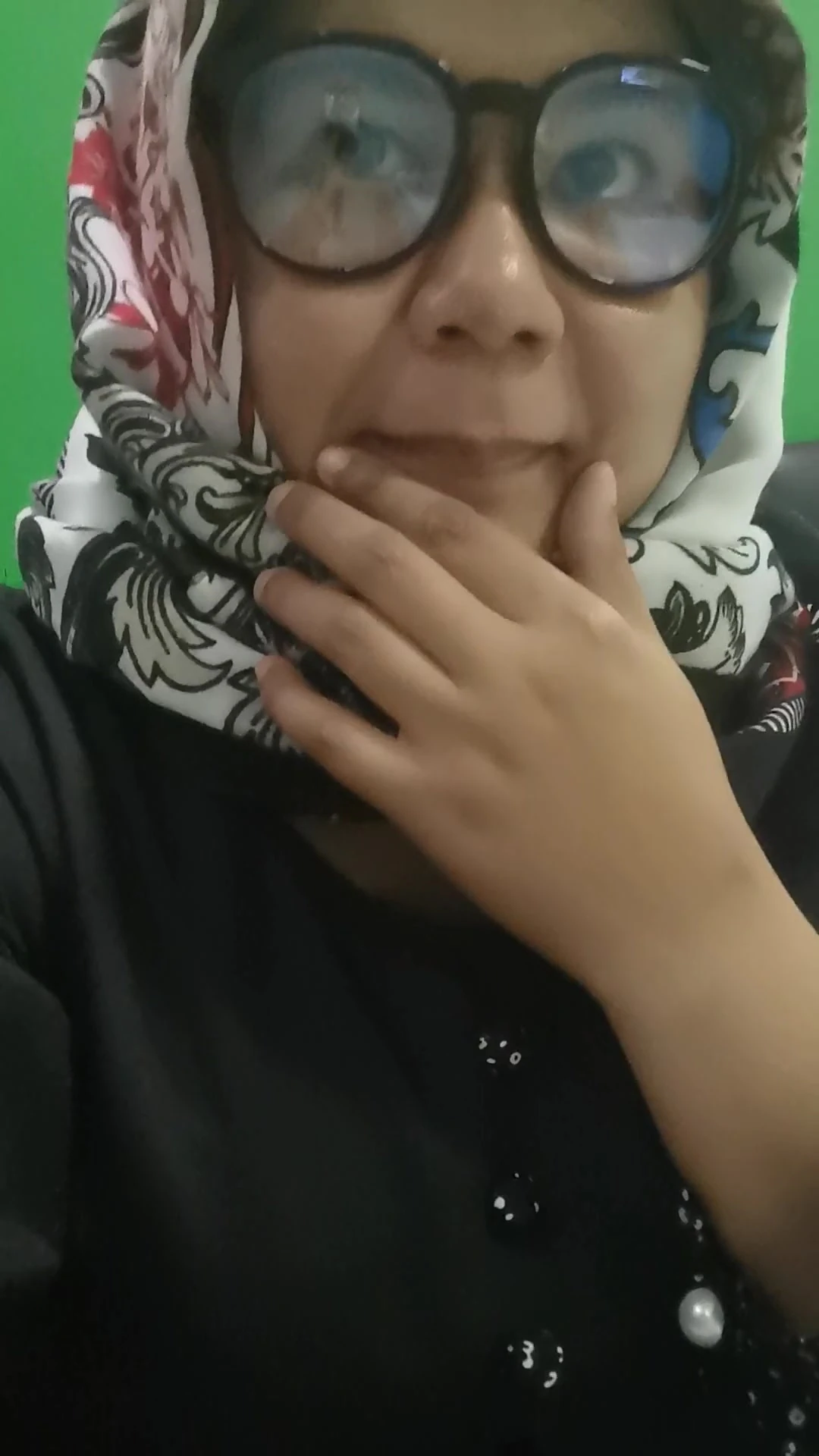 Genç bir dul ilgi istiyor.