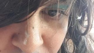 Fată australiană își curăță ochelarii murdari, partea 2