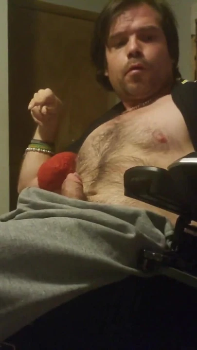 "Kevy 69'un seksi tekerlekli sandalyeli adam orgazmı" filminden önemli an