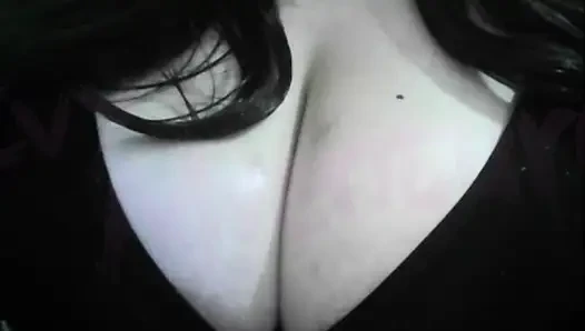Ateşli evli kadın otaku inek büyük göğüsleriyle oynarken hentai izliyor #3