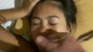 Chica tailandesa me masturba en Pattaya