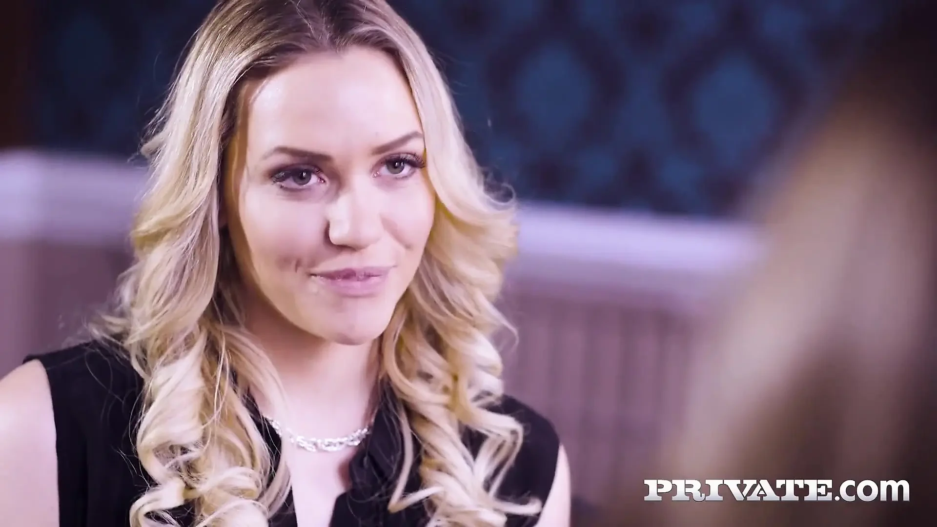 Misha Cross e Victoria Pure, trio com um ajuste facial para dois