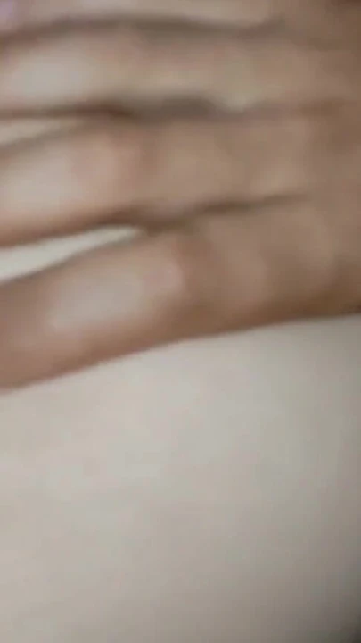 Måste dela ögonblick från "30 år gammalt par - frun först sträcker sina hål med en stor dildo och knullas sedan i anal"
