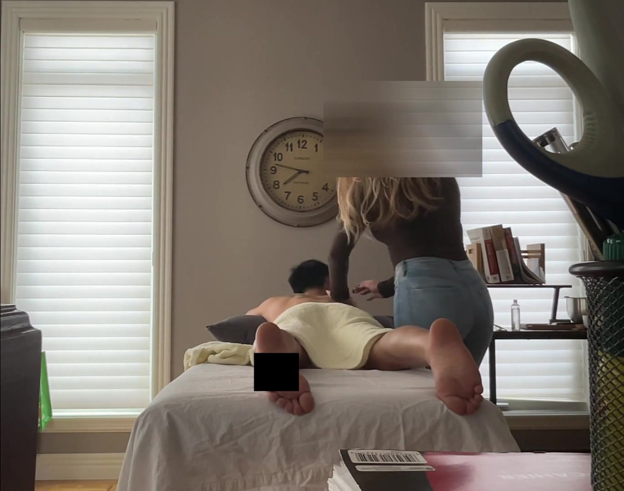 正统的frenchxrussian实习生rmt被巨大的亚洲鸡巴勾引 第一次约会