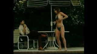 Tuffatore nudo in piscina dal film RSVP