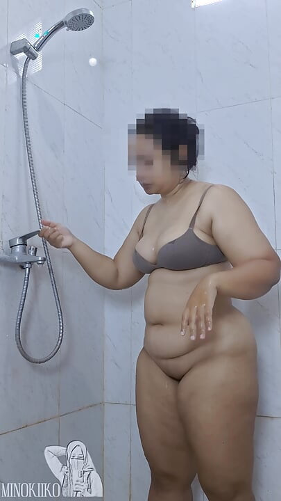 Tante Montok Lagi Mandi Setelah Keringetan Abis Nge Gym - minokiiko