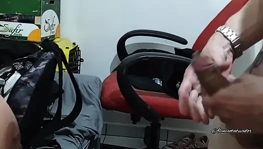 Saya pergi untuk membuat tato di São Paulo, kliennya adalah aktris porno terkenal Sarah Rosa