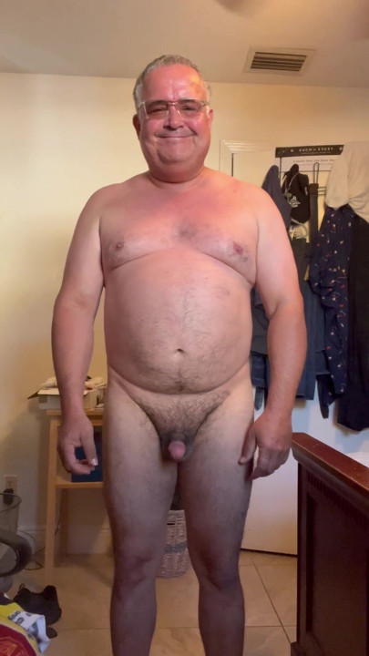 Ich morgens nackt in meinem schlafzimmer