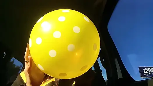 Permainan balon di jalan raya - bunny looner