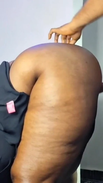 Detik ikonik dari "Blowjob Berdiri Cepat Dan Kongkek Gaya Doggy Sebelum Melangkah Keluar - Mara Exotic"