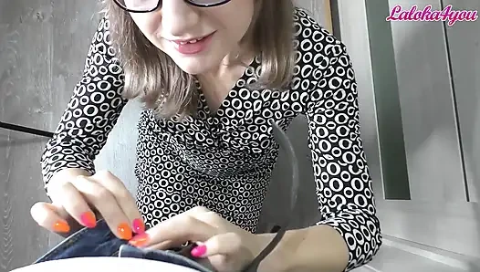 Mütevazı iş arkadaşı yeni yıl partisinden sonra emiyor