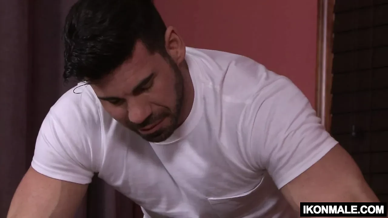 Josh Stone Gets A Wood During His Massage