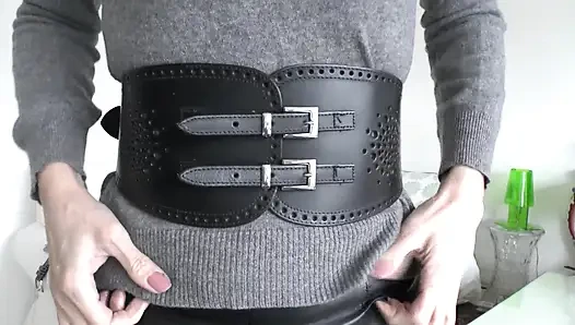 Gürtelarmung im Wohnzimmer, Teil 3, lady Victoria Valente