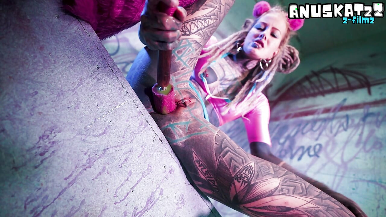 Dark Goth Babe com Manga Cheia Tats DP's Her Ass &buceta Solo - Sweaty Toy Fucking &ass-to-Mouth