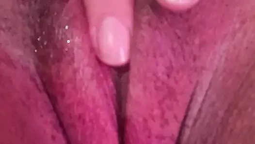 Шаловливая девушка пристает к