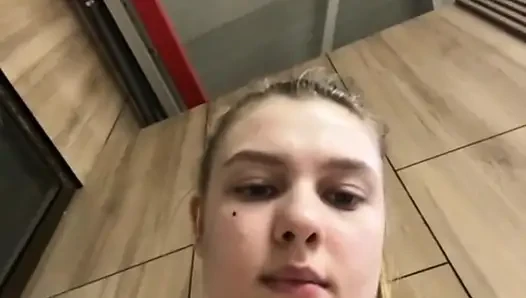 Public masturbating in the gym with jucielussie