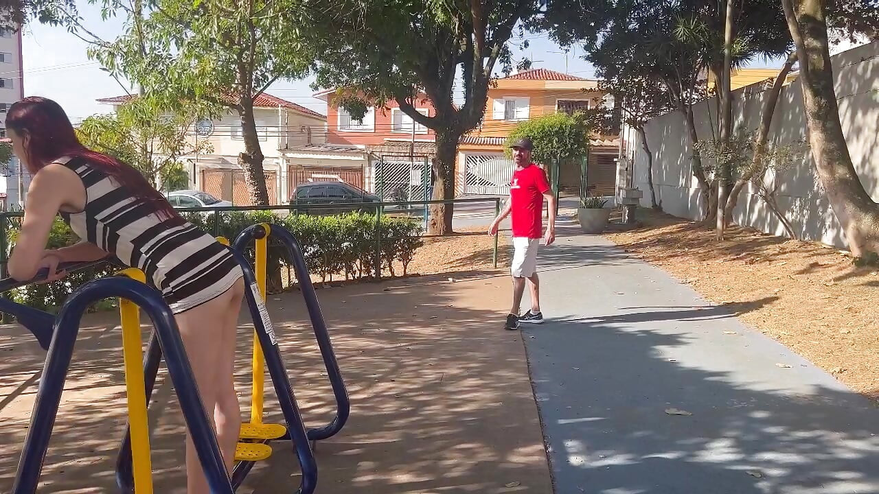 Eu levo minha esposa ao parque para me mostrar