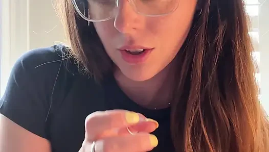 Hottie mit brille sagt dir, wie du streichelt!
