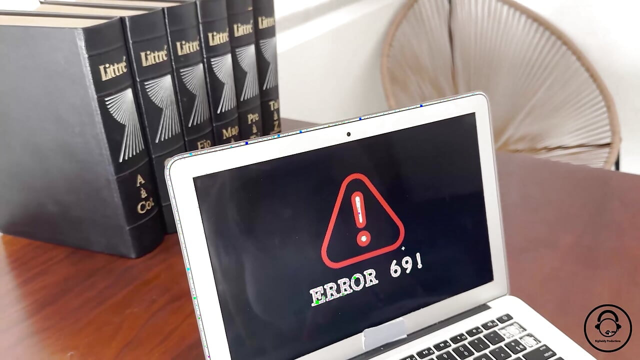 Arab MILF Fucks the Computer Technician