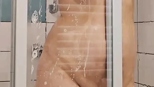 Spaß in der Dusche - echt, heiß, orgasmisch, stöhnend