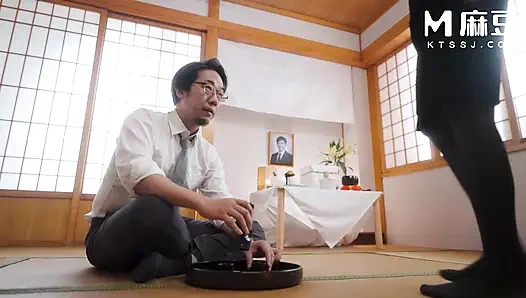 Modelmedia asia - kakak tiri menghibur janda yang kehilangan suaminya dengan kontolnya