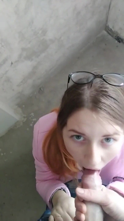 The girl sucked at the entrance