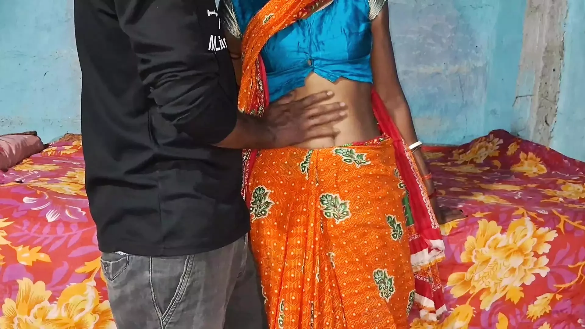 Jag fick min sexiga svägerska att bära en saree och jag fick henne att slicka min fitta och knullade hennes fitta med en tjock kuk