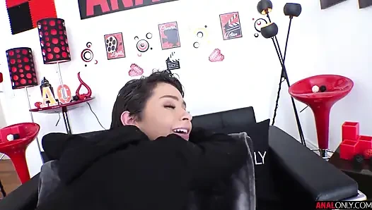 Шаловливой Nicole нужен анал