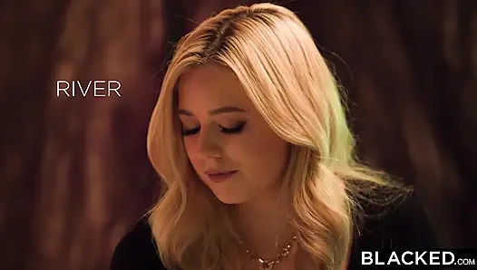 BLACKED, wunderschöner blonder barkeeper river Lynn lässt ihre BBC-träume wahr werden