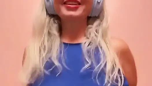 I Love to Clean.. and Wear.. No Bra