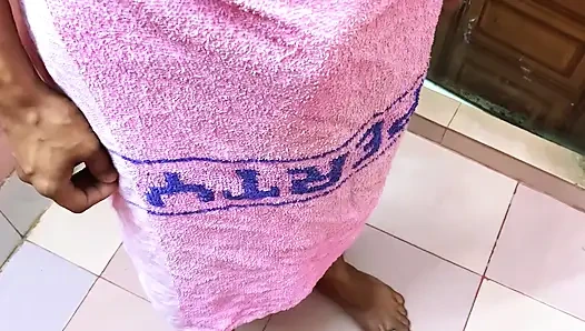 Meine stiefschwester ist verrückt nach ficken, wenn sie meine große hose sieht