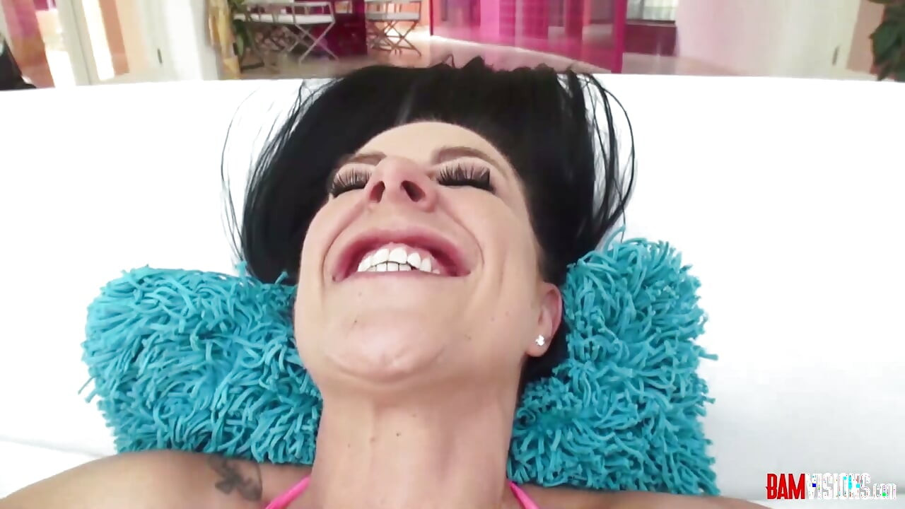 Οι καμπύλες Milf Nina Kayy και Texas Patti παίρνουν βαθύ πρωκτικό χτύπημα