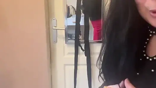 Seorang penurut diikat dan dipermalukan