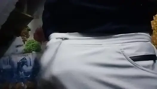Baldızın resmini ve seksi vücudunu görünce mastürbasyon yapıyor