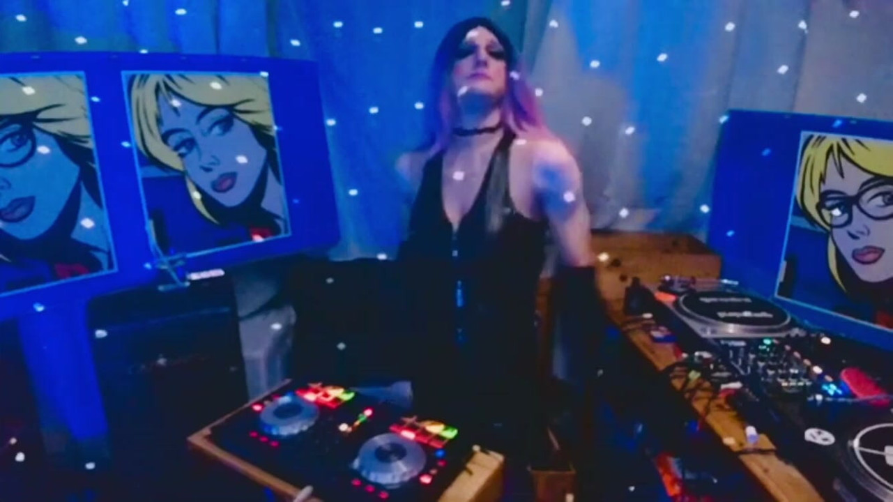 Techno tranny live sets soon !
