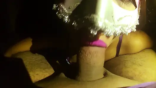 Arkadaşıma sakso çekiyor ve penisini çok fazla pembe rujla bırakıyorum ve çok fazla spermle ağzıma boşalıyor