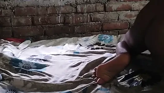Sexy desi bhabhi ko din me thukai