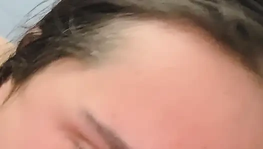 Meine Schwägerin gibt mir einen Blowjob und schluckt die Milch hinunter