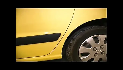 Doppelte penetration und abspritzen in den arsch für schöne dünne MILF mit schönen titten