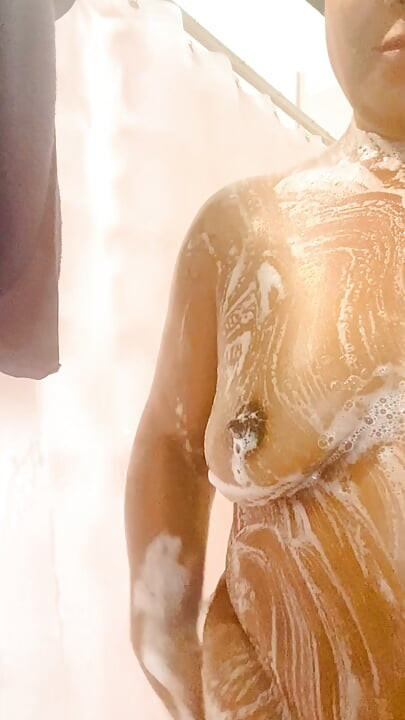 Come Take a Shower with Peachy