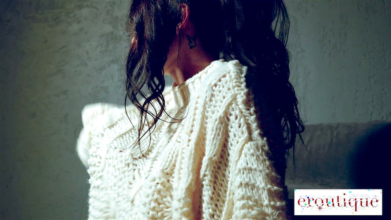 EROUTIQUE - Matty Mila Perez Dar Pussy Vibratör Oyunuyla Fışkırıyor
