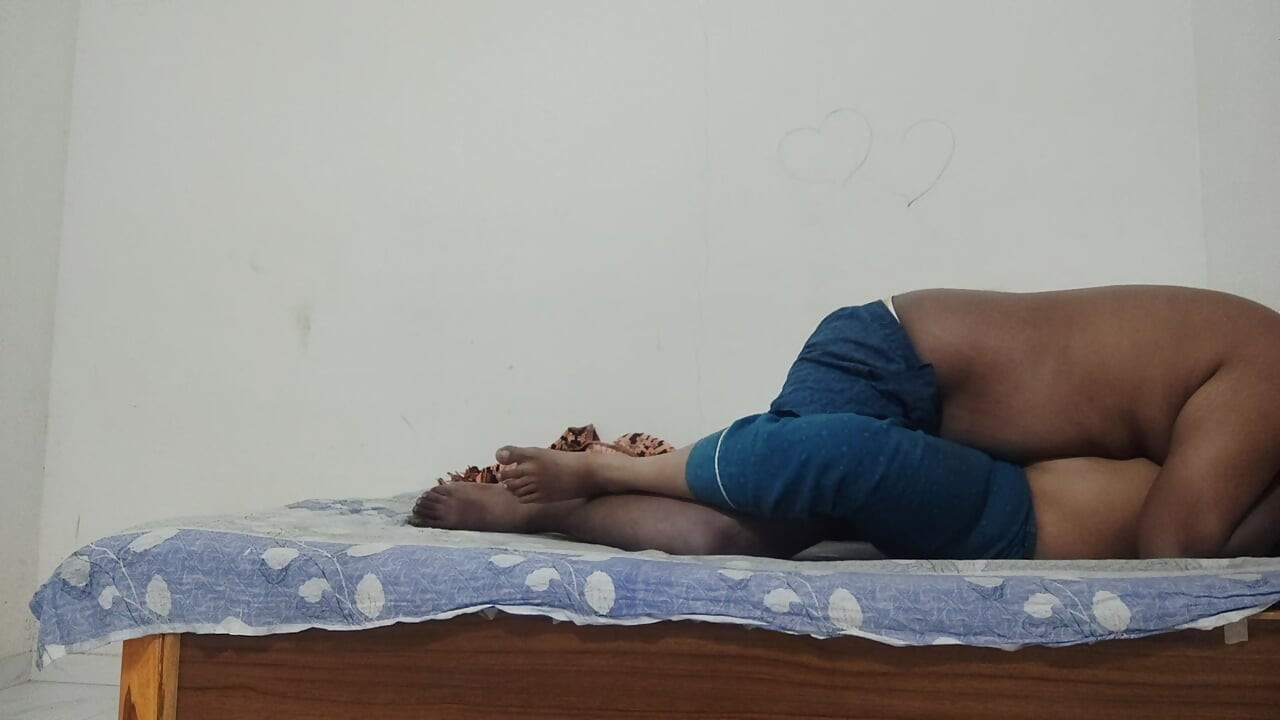 Desi Girlfriend missionary fucking